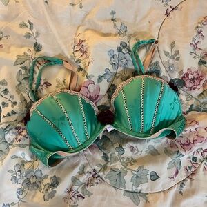 Victoria's Secret Green Bra